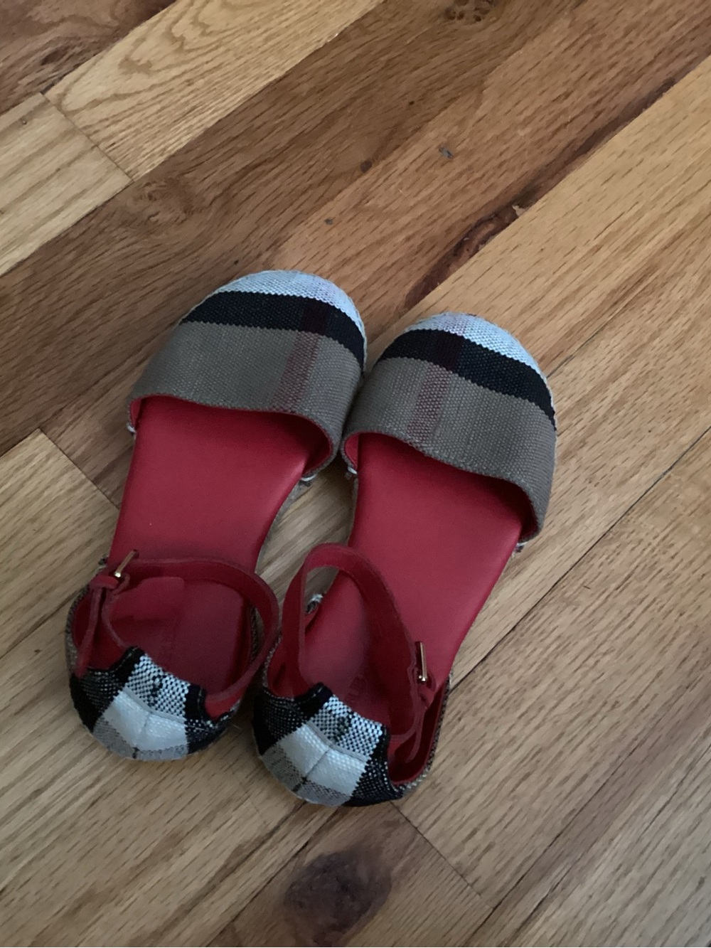 Burberry girls sandals